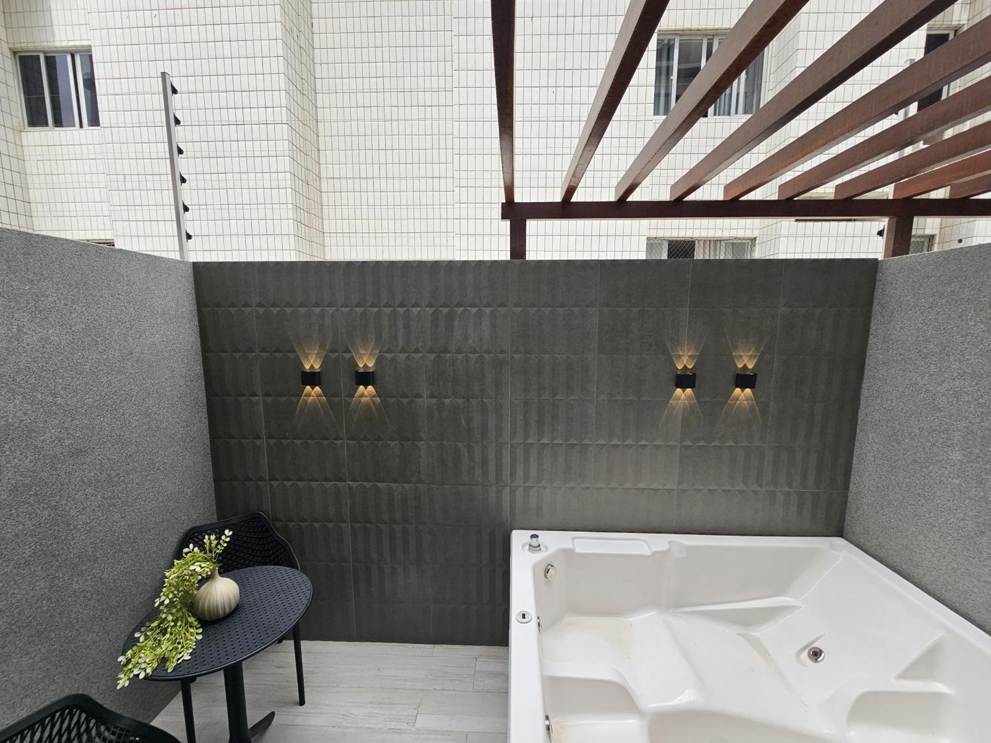 Apartamento Flat Com Jacuzzi, Lindo, Confortavel, 55m Da Do Bessa, Caribessa
