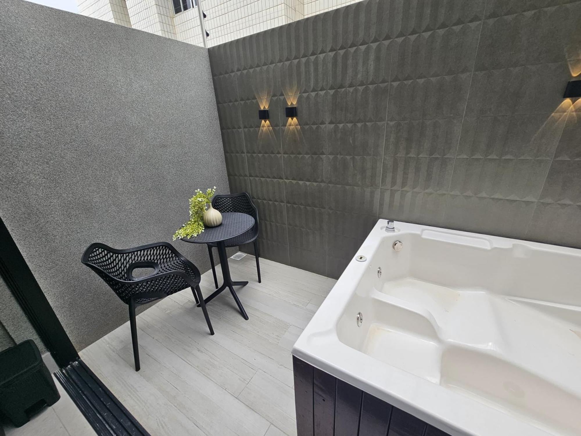 Flat Com Jacuzzi, Lindo, Confortavel, 55m Da Do Bessa, Caribessa
