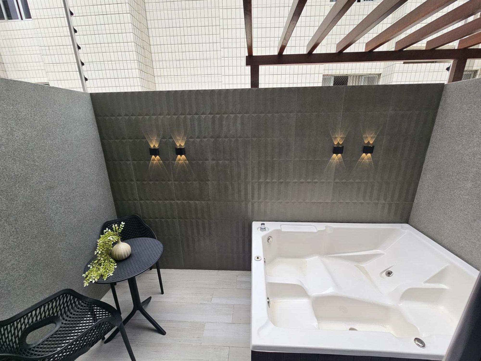 Flat Com Jacuzzi, Lindo, Confortavel, 55m Da Do Bessa, Caribessa